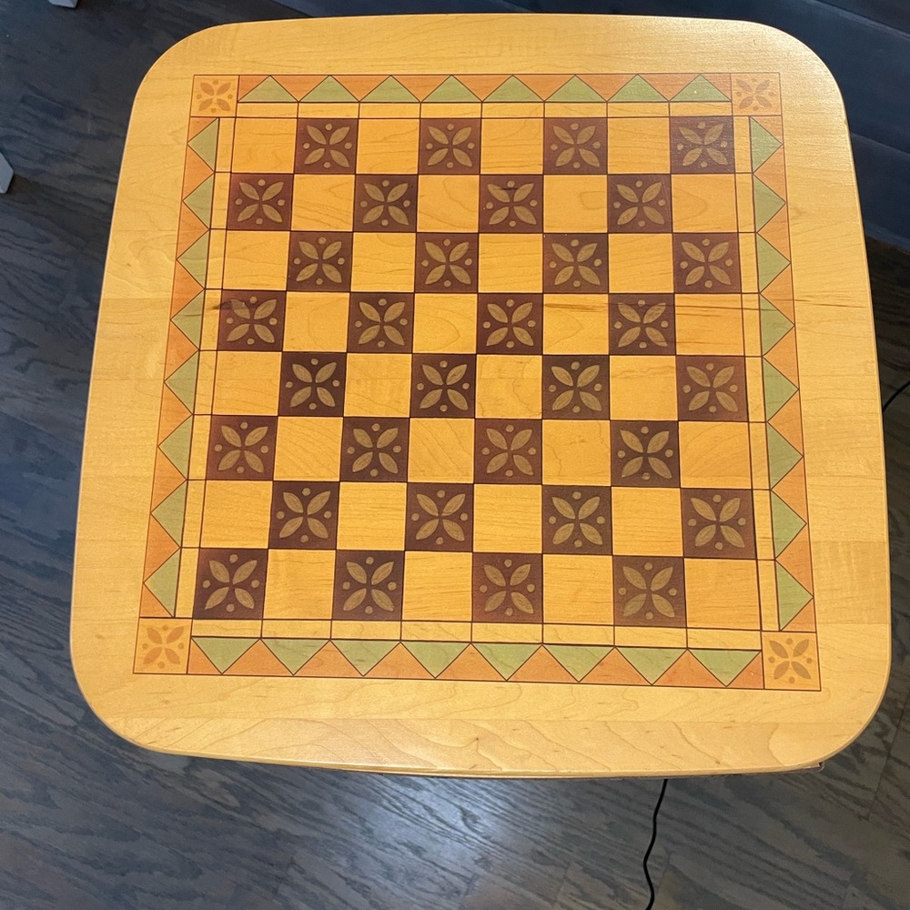 Longaberger Large checkerboard basket & Small tic tac toe basket w/ game pieces - Picture 8 of 16